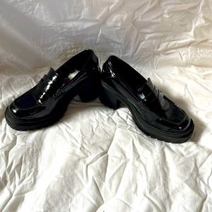 SEYCHELLES comfort Lug Sole Faux Patent Leather Loafers Size 6.5